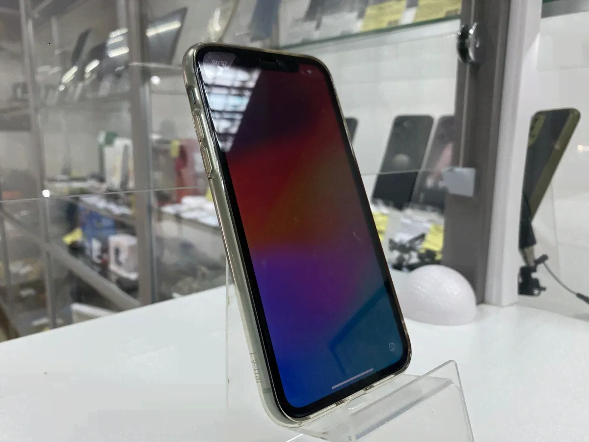 Мобильный телефон iPhone 11 64GB-0