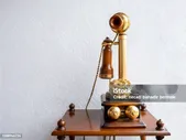 Старинный Телефон — стоковые фотографии и другие картинки Старинный телефон - Старинный телефон, Устаревший, Телефон